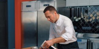 SE REQUIERE COCINERO CON O SIN EXPERIENCIA DE MEDIO TIEMPO PARA RESTAURANTE