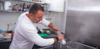SE REQUIERE COCINERO RESPONSABLE PARA RESTAURANTE (CON O SIN EXPERIENCIA)