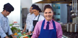 SE REQUIERE COCINEROS PARA JORNADA DE TIEMPO COMPLETO EN RESTAURANTE