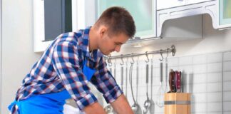 SE SOLICITA FRIEGAPLATOS PARA ASEO DE COCINA (HOMBRE Y/O MUJER)
