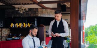 SE SOLICITA MOZOS PARA ATENCIÓN AL CLIENTE EN RESTAURANTE (TURNO NOCHE)