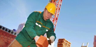 SE REQUIERE ALBAÑIL PARA CARGA, DESCARGA Y COLOCACIÓN DE MATERIALES