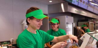 SE REQUIERE AYUDANTE DE RESTAURANTE PARA PREPARACIÓN DE COMIDA RÁPIDA, HORARIOS ROTATIVOS