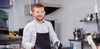 SE REQUIERE COCINERO AYUDANTE HOMBRE Y/O MUJER PARA RESTAURANTE (TIEMPO COMPLETO)