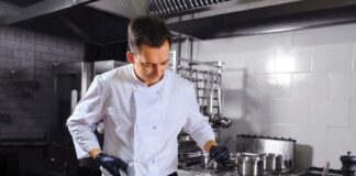 SE REQUIERE COCINERO PARA JORNADA DE TIEMPO PARCIAL EN RESTAURANTE