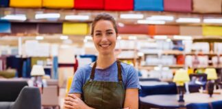 SE REQUIERE DEPENDIENTE PARA ATENCIÓN AL CLIENTE Y ORDEN DE PRODUCTOS, TIEMPO COMPLETO