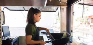 SE REQUIERE COCINERO PARA PREPARACIÓN DE ALIMENTOS DE COMIDA RÁPIDA EN RESTAURANTE