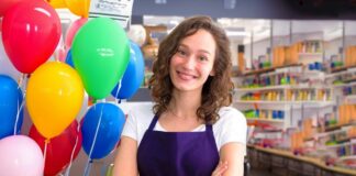 SE SOLICITA DEPENDIENTE PARA TIENDA DE GLOBOS, NO SE REQUIERE EXPERIENCIA