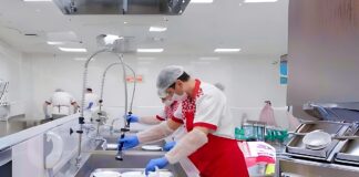 SE REQUIERE LAVAPLATOS PARA LIMPIEZA Y ORDEN DE UTENSILIOS, TIEMPO COMPLETO Y MEDIO TIEMPO