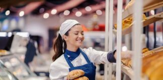 SE REQUIERE DEPENDIENTE/A DE MEDIO TIEMPO PARA TIENDA DE EMPANADAS