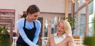 SE REQUIERE SALONERO/A PARA ATENCIÓN AL CLIENTE EN RESTAURANTE (TURNO DIURNO)