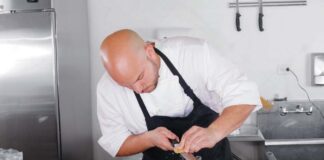 SE REQUIERE COCINERO CON O SIN EXPERIENCIA PARA JORNADA DE MEDIO TIEMPO