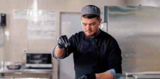SE SOLICITA COCINERO CON POCA EXPERIENCIA PARA JORNADA DE MEDIO TIEMPO