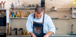 SE REQUIERE COCINERO CON DISPONIBILIDAD INMEDIATA EN RESTAURANTE, MEDIO TIEMPO
