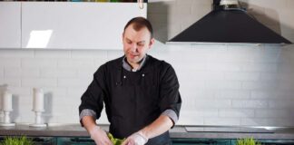 SE REQUIERE COCINERO PARA PREPARACIÓN DE MENÚS EN RESTAURANTE, MEDIO TIEMPO