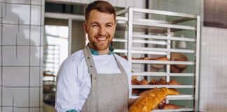 SE SOLICITA AYUDANTE DE COCINA PARA TURNO DIURNO (LUNES A VIERNES)