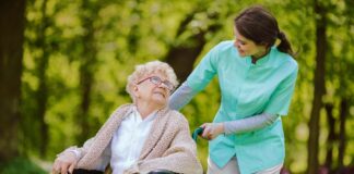 SE SOLICITA CUIDADOR DE ADULTO MAYOR CON DISPONIBILIDAD DE MEDIO TIEMPO Y TIEMPO COMPLETO