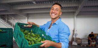 SE REQUIERE ENVASADOR DE FRUTAS Y VERDURAS (HOMBRE Y/O MUJER)