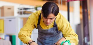 SE REQUIERE EMPAQUETADORES DE REGALOS PARA CENTRO COMERCIAL