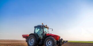SE SOLICITA OPERADOR DE EQUIPOS AGRÍCOLAS PARA TRASLADO DE ALIMENTOS EN GRANJA