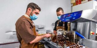 SE SOLICITA AYUDANTE DE PRODUCCIÓN PARA ENVASADO DE DULCES EN FÁBRICA