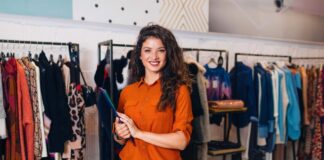 SE REQUIERE PERSONAL PARA TIENDA DE ROPA, BRINDAR ATENCIÓN AL CLIENTE (TIEMPO COMPLETO)