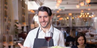 SE SOLICITA CAMARERO CON POCA EXPERIENCIA PARA ATENCIÓN AL CLIENTE EN MESA