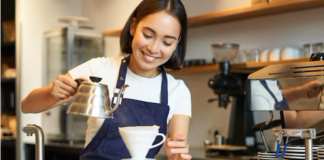 SE SOLICITA AYUDANTE DE CAFETERÍA PARA PREPARACIÓN DE BEBIDAS Y ALIMENTOS EN GENERAL (TURNOS ROTATIVOS)