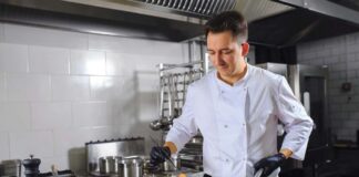 SE REQUIERE COCINERO DE MEDIO TIEMPO PARA RESTAURANTE (POCA EXPERIENCIA)
