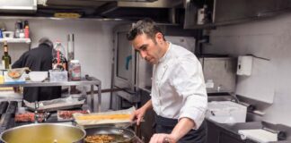 SE REQUIERE AYUDANTE DE COCINA CON DISPONIBILIDAD INMEDIATA PARA JORNADA DE TIEMPO COMPLETO