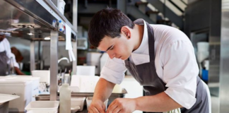 SE SOLICITA COCINERO CON O SIN EXPERIENCIA DE TIEMPO COMPLETO Y MEDIO TIEMPO