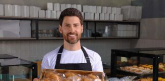 SE SOLICITA AYUDANTE DE PANADERÍA PARA DESPACHO DE PRODUCTOS, NO SE REQUIERE EXPERIENCIA
