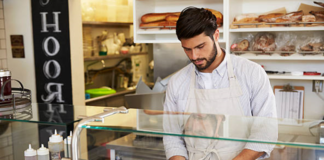 SE REQUIERE DEPENDIENTE DE TIENDA PARA PREPARACIÓN DE SANDWICH