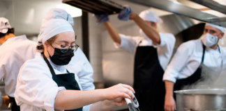 SE SOLICITA AYUDANTE DE COCINA DE TIEMPO COMPLETO PARA RESTAURANTE