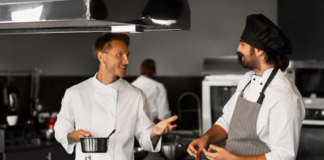 SE SOLICITA AYUDANTE DE COCINA PARA PREPARACIÓN DE ALIMENTOS Y BEBIDAS EN RESTAURANTE (TIEMPO COMPLETO)