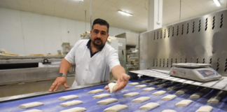 SE SOLICITA AYUDANTE DE PRODUCCIÓN PARA PREPARACIÓN DE MASA Y HORNEO DE PRODUCTOS
