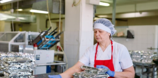 SE SOLICITA AYUDANTE DE PRODUCCIÓN CON DISPONIBILIDAD DE HORARIOS ROTATIVOS
