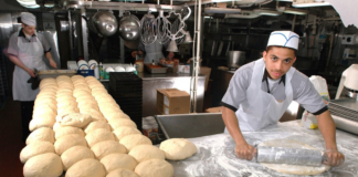 SE SOLICITA PIZZERO PARA PREPACIÓN DE MASA, NO SE REQUIERE EXPERIENCIA