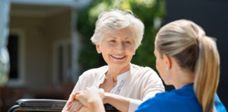 SE REQUIERE CUIDADORA DE ADULTO MAYOR PARA TRABAJAR DE JUEVES A MARTES