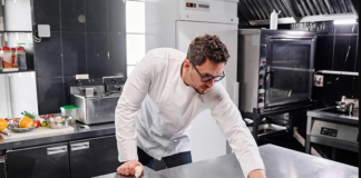 SE REQUIERE PILERO HOMBRE Y/O MUJER PARA LIMPIEZA Y ORDEN DE COCINA