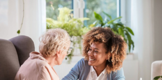 SE REQUIERE CUIDADORA DE ADULTO MAYOR (TURNOS ROTATIVOS)