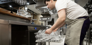 SE SOLICITA LAVAPLATOS DE MEDIO TIEMPO PARA ASEO DE UTENSILIOS Y DESINFECCIÓN DE COCINA