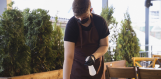 SE SOLICITA CAMARERO PARA ATENCIÓN AL CLIENTE EN SALA Y TERRAZA (MEDIO TIEMPO)