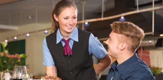 SE REQUIERE MOZO PARA ATENCIÓN AL CLIENTE EN RESTAURANTE (MEDIO TURNO)