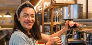 SE SOLICITA AYUDANTE DE CAFETERÍA PARA ATENCIÓN AL CLIENTE (HORARIO ROTATIVO)