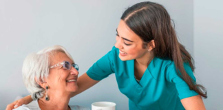 SE SOLICITA CUIDADORA DE ADULTO MAYOR PARA JORNADA DE TIEMPO COMPLETO