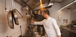 SE SOLICITA LAVAPLATOS CON O SIN EXPERIENCIA PARA RESTAURANTE (TIEMPO PARCIAL)