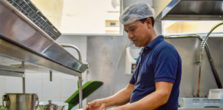 SE REQUIERE FRIEGAPLATOS HOMBRE Y/O MUJER PARA ASEO DE UTENSILIOS