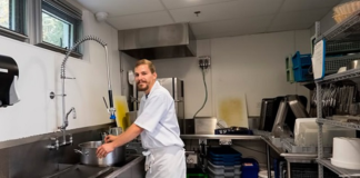 SE SOLICITA PILERO PARA REALIZAR EL ASEO Y DESINFECCIÓN DE ÁREAS DE COCINA