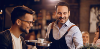 SE REQUIERE CAMARERO PARA MONTAJE DE BANDEJAS CON PEDIDOS EN CAFETERÍA